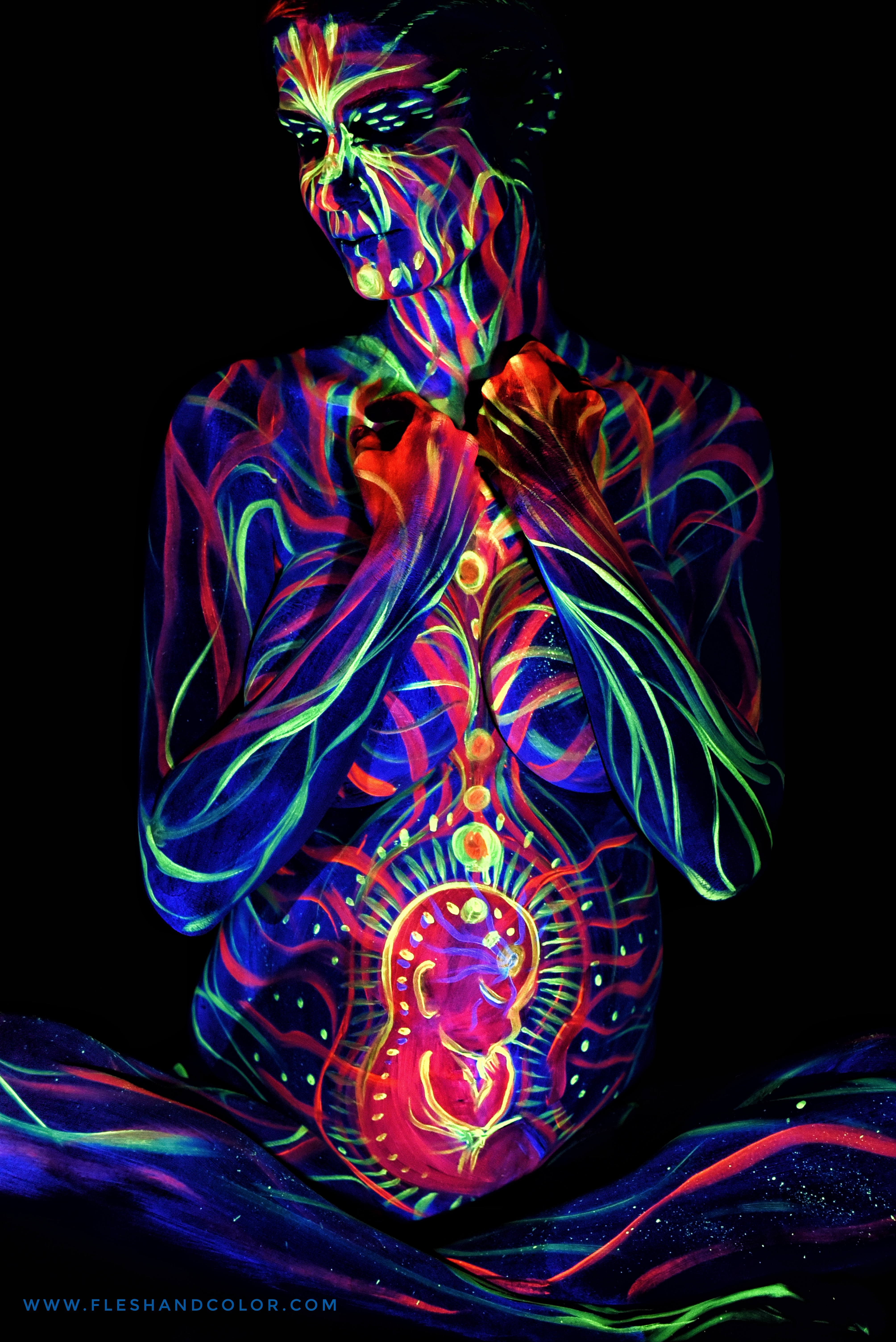 UV Maternity bodypainting bodyart